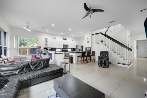 Купить виллу или дом в Хомстед, Флорида 5 спален, 290.69м2, № 2052717 - фото 11