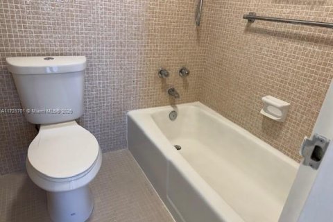 Condo in Bay Harbor Islands, Florida, 1 bedroom  № 1865759 - photo 28