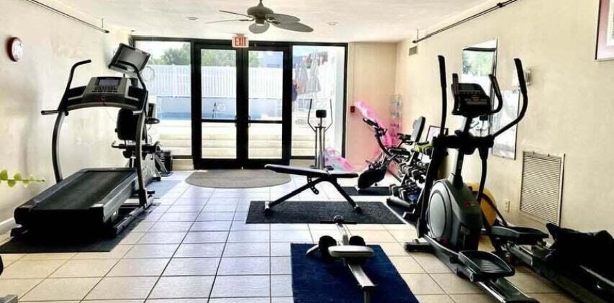 Condominio en West Palm Beach, Florida, 2 dormitorios № 888378