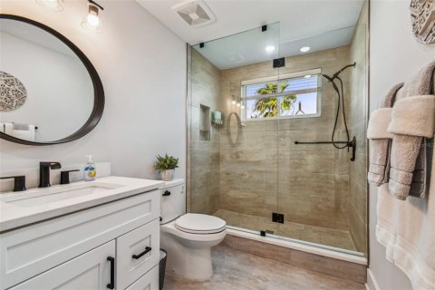 Condo in Indian Shores, Florida, 4 bedrooms № 2133004 - photo 24