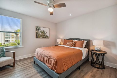Condo in Indian Shores, Florida, 4 bedrooms № 2133004 - photo 21