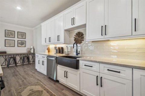 Condo in Indian Shores, Florida, 4 bedrooms № 2133004 - photo 15