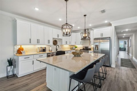 Condo in Indian Shores, Florida, 4 bedrooms № 2133004 - photo 10