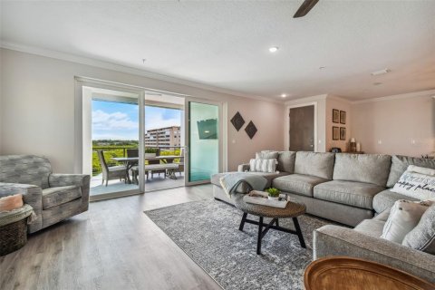 Condo in Indian Shores, Florida, 4 bedrooms № 2133004 - photo 9