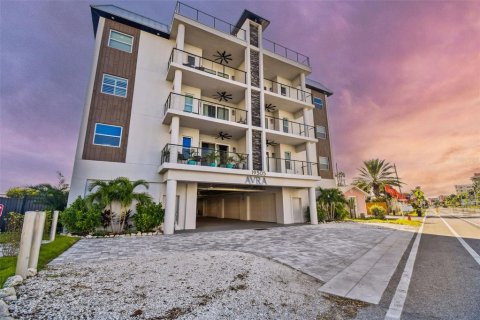 Condo à Indian Shores, Floride, 4 chambres  № 2133004