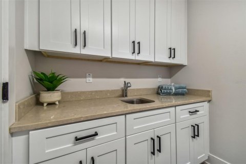 Condo in Indian Shores, Florida, 4 bedrooms № 2133004 - photo 27