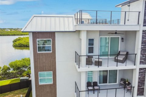 Condo in Indian Shores, Florida, 4 bedrooms № 2133004 - photo 3