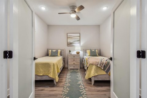 Condo in Indian Shores, Florida, 4 bedrooms № 2133004 - photo 23