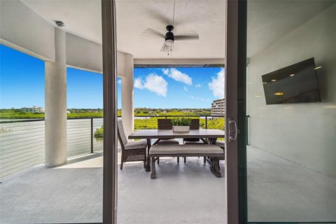 Condo in Indian Shores, Florida, 4 bedrooms № 2133004 - photo 18