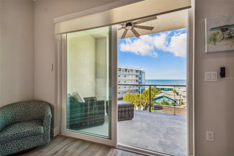Condo in Indian Shores, Florida, 4 bedrooms № 2133004 - photo 30