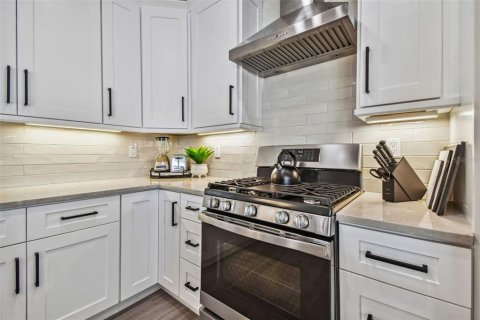 Condo in Indian Shores, Florida, 4 bedrooms № 2133004 - photo 13