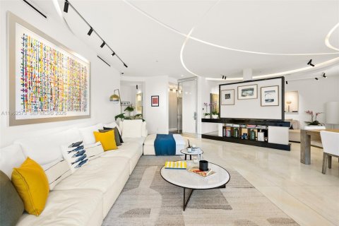 Condo in Key Biscayne, Florida, 3 bedrooms  № 2025426 - photo 7