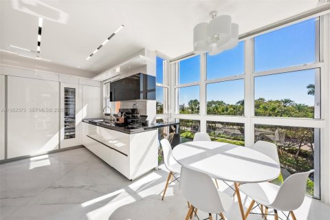 Condo in Key Biscayne, Florida, 3 bedrooms  № 2025426 - photo 27