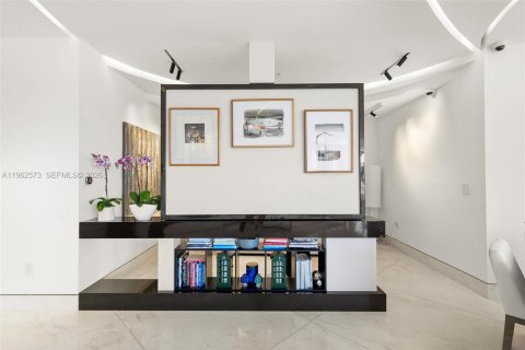 Condo in Key Biscayne, Florida, 3 bedrooms  № 2025426 - photo 12