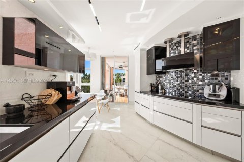 Condo in Key Biscayne, Florida, 3 bedrooms  № 2025426 - photo 24
