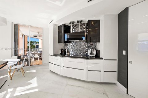 Condo in Key Biscayne, Florida, 3 bedrooms  № 2025426 - photo 25