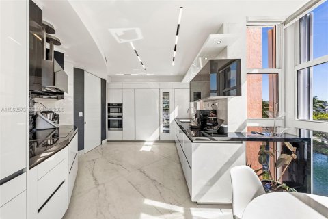 Condo in Key Biscayne, Florida, 3 bedrooms  № 2025426 - photo 26