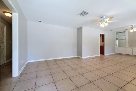 House in Tampa, Florida 3 bedrooms, 135.64 sq.m. № 2157407 - photo 5