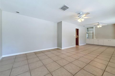 House in Tampa, Florida 3 bedrooms, 135.64 sq.m. № 2157407 - photo 4