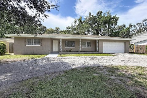 House in Tampa, Florida 3 bedrooms, 135.64 sq.m. № 2157407