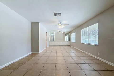 House in Tampa, Florida 3 bedrooms, 135.64 sq.m. № 2157407 - photo 7