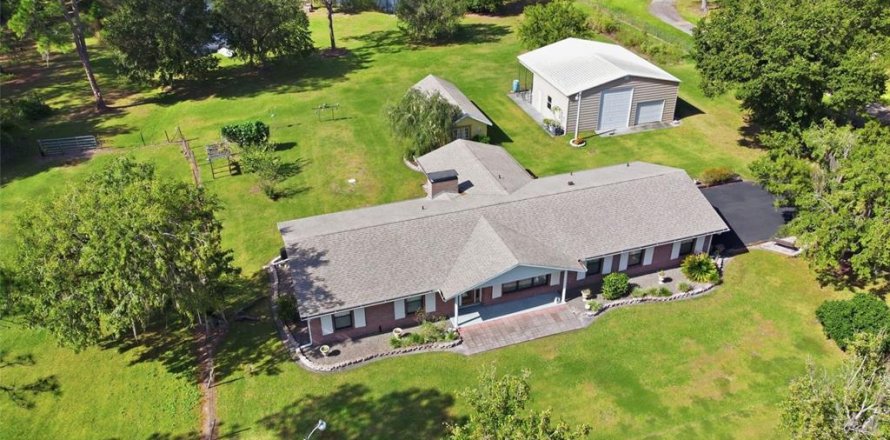 Villa ou maison à Lakeland, Floride 3 chambres, 201.88 m2 № 2223052