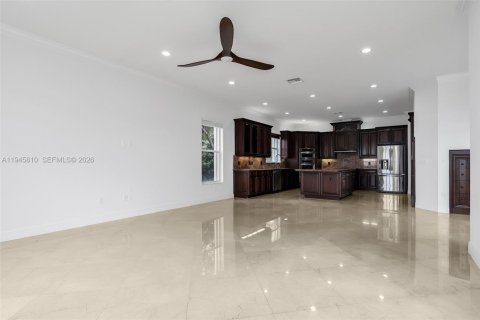 House in Miramar, Florida 6 bedrooms, 459.4 sq.m. № 2001881 - photo 29