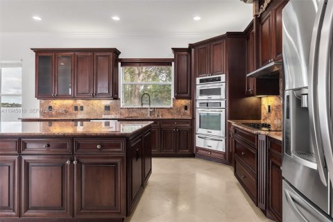 House in Miramar, Florida 6 bedrooms, 459.4 sq.m. № 2001881 - photo 23