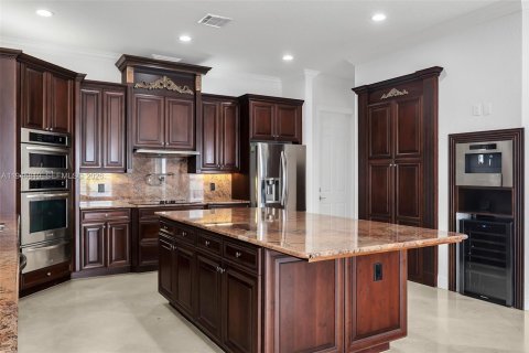 House in Miramar, Florida 6 bedrooms, 459.4 sq.m. № 2001881 - photo 26