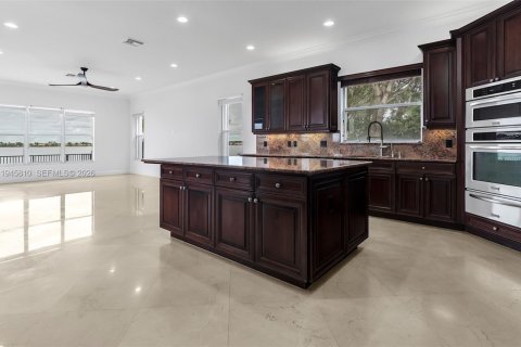 House in Miramar, Florida 6 bedrooms, 459.4 sq.m. № 2001881 - photo 22