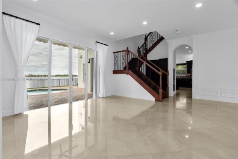 House in Miramar, Florida 6 bedrooms, 459.4 sq.m. № 2001881 - photo 6