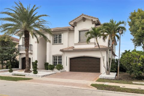 House in Miramar, Florida 6 bedrooms, 459.4 sq.m. № 2001881 - photo 2