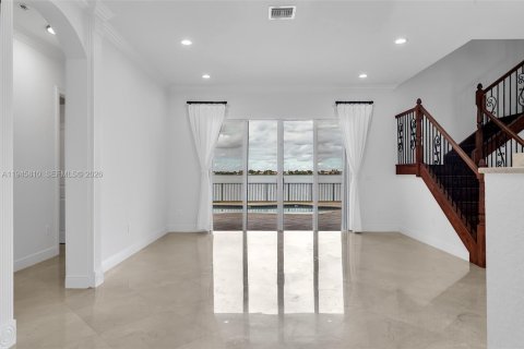 House in Miramar, Florida 6 bedrooms, 459.4 sq.m. № 2001881 - photo 4