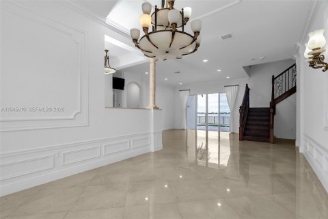 House in Miramar, Florida 6 bedrooms, 459.4 sq.m. № 2001881 - photo 11