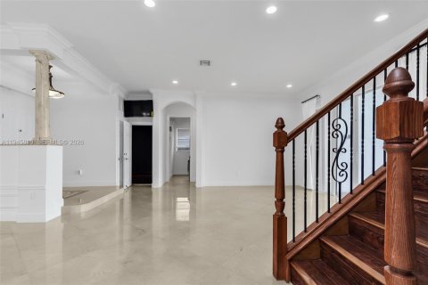 House in Miramar, Florida 6 bedrooms, 459.4 sq.m. № 2001881 - photo 13