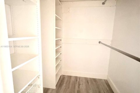 Condominio en alquiler en Miami, Florida, 3 dormitorios, 106.56 m2 № 2027839 - foto 5