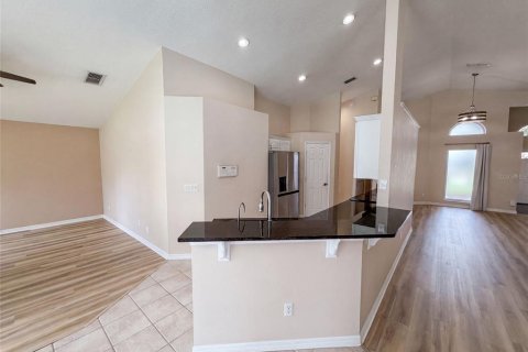 House in Oviedo, Florida 4 bedrooms, 184.04 sq.m. № 2148931 - photo 14