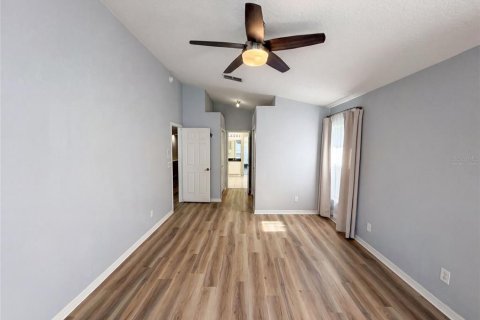 House in Oviedo, Florida 4 bedrooms, 184.04 sq.m. № 2148931 - photo 4
