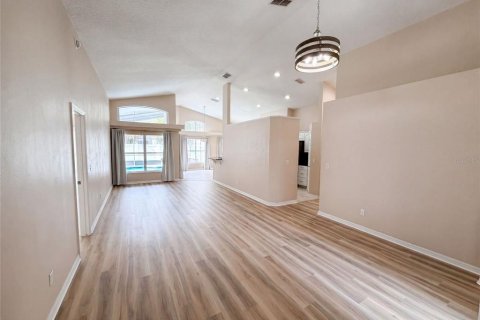 House in Oviedo, Florida 4 bedrooms, 184.04 sq.m. № 2148931 - photo 3