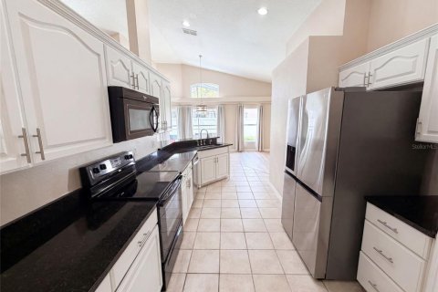 House in Oviedo, Florida 4 bedrooms, 184.04 sq.m. № 2148931 - photo 13