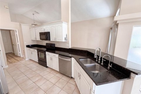 House in Oviedo, Florida 4 bedrooms, 184.04 sq.m. № 2148931 - photo 2