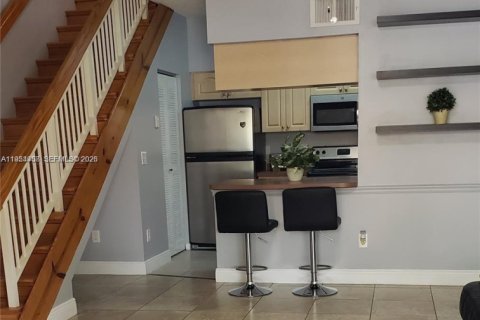 Copropriété à louer à Hialeah, Floride: 1 chambre, 82.4 m2 № 2010868 - photo 2