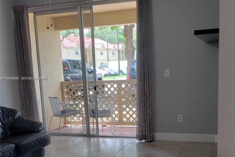Copropriété à louer à Hialeah, Floride: 1 chambre, 82.4 m2 № 2010868 - photo 5