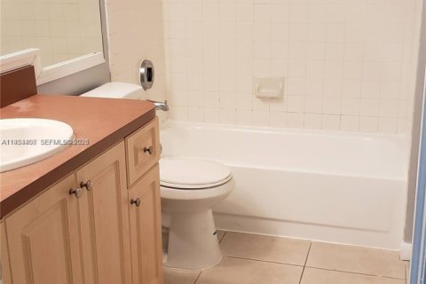Copropriété à louer à Hialeah, Floride: 1 chambre, 82.4 m2 № 2010868 - photo 7