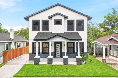 House in Tampa, Florida 4 bedrooms, 205.69 sq.m. № 2200191