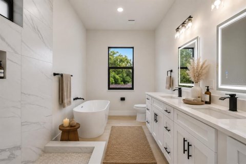 House in Tampa, Florida 4 bedrooms, 205.69 sq.m. № 2200191 - photo 25