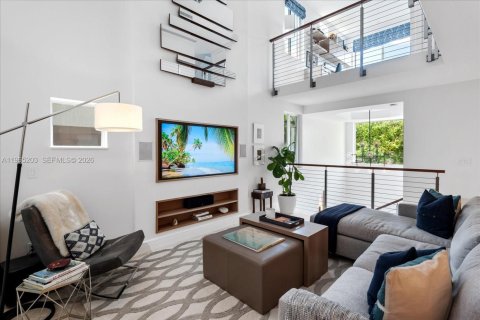 Кондоминиум с 4 спальнями в Майами-Бич, Флорида № 2026502