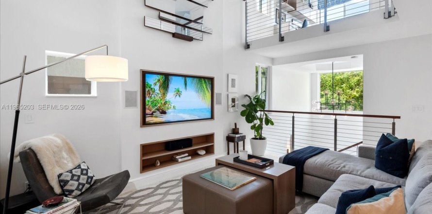 Кондоминиум с 4 спальнями в Майами-Бич, Флорида № 2026502