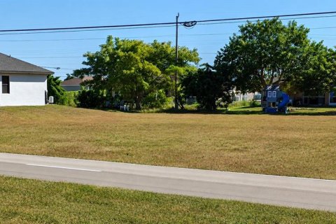Terrain à Cape Coral, Floride № 2266453