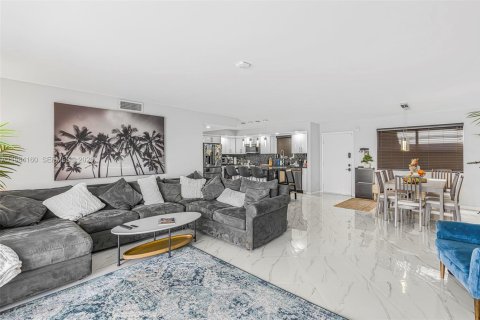 Купить кондоминиум в Майами, Флорида 2 спальни, 132.66м2, № 2045768 - фото 11